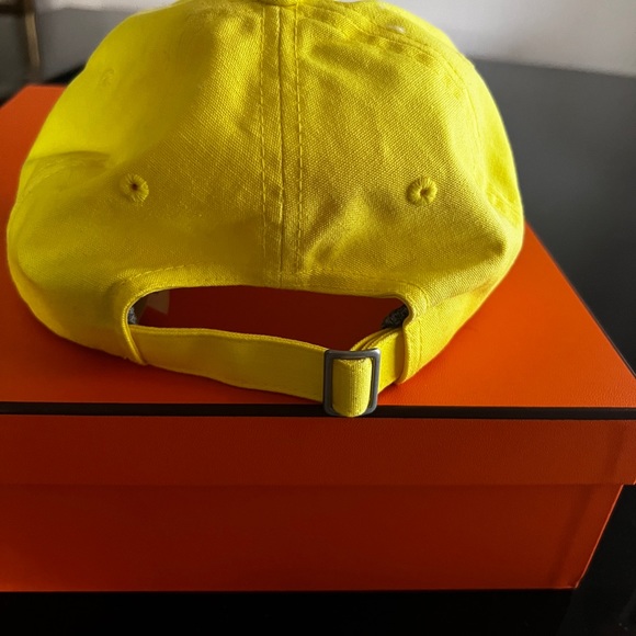 North Face Bright Yellow Cap - Picture 2 of 5